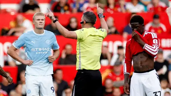 İngiltere Hakem Kurulu resmen açıkladı: Manchester derbisinde VAR hatası kabul edildi