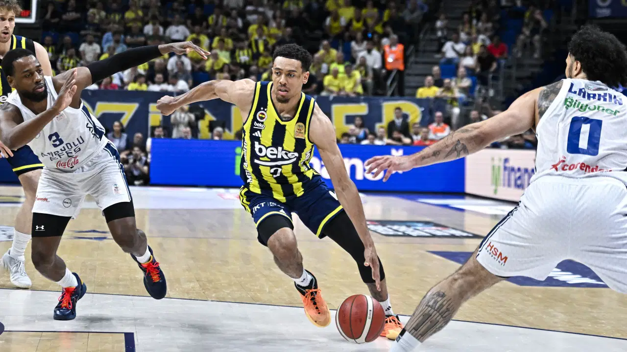 Fenerbahçe Beko'dan final için dev adım! Seride farkı ikiye çıkardı...
