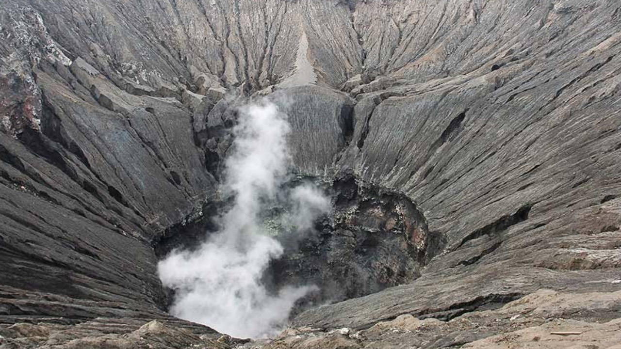 Filipinler'deki Kanlaon Yanardağı'nda patlama