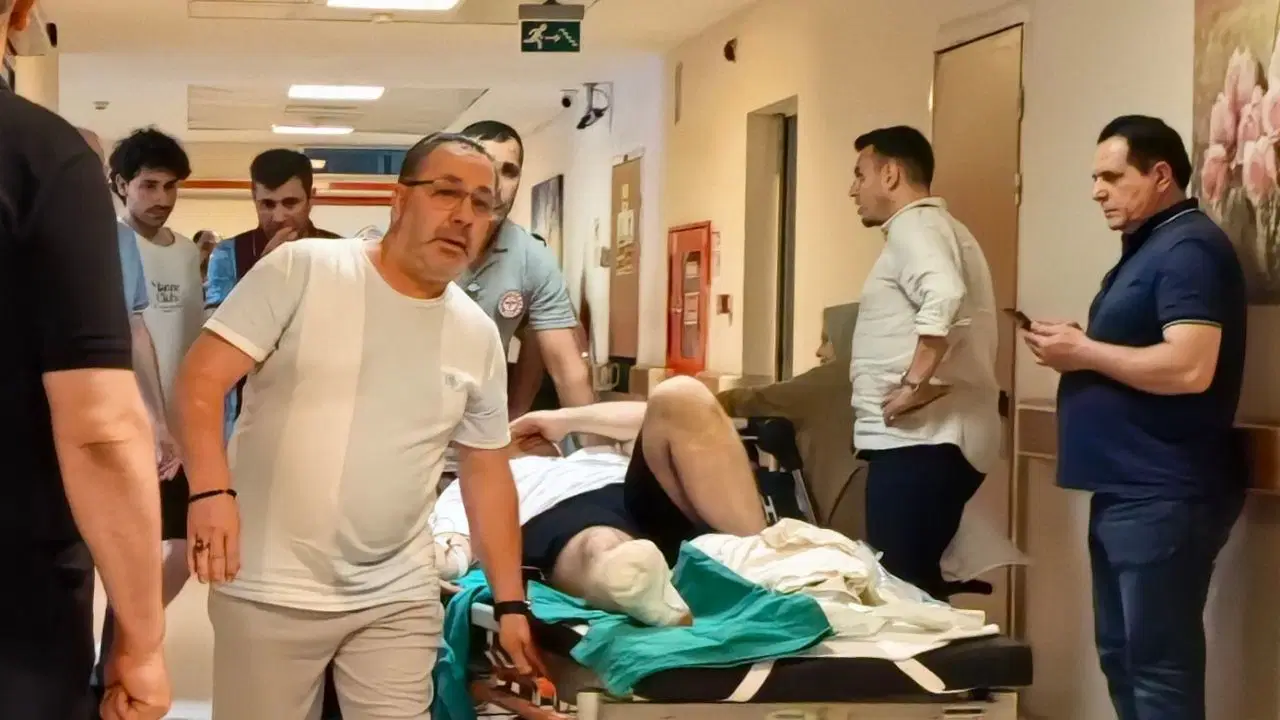 Çim biçme makinesine ayağını kaptırınca 3 parmağı koptu