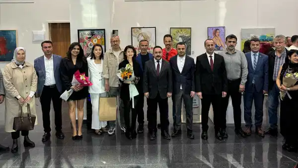 Uşaklı sanatçılar “İz” sergisinde buluştu