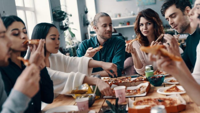 Geç saatlerde yemek yemek sağlığı nasıl etkiliyor?