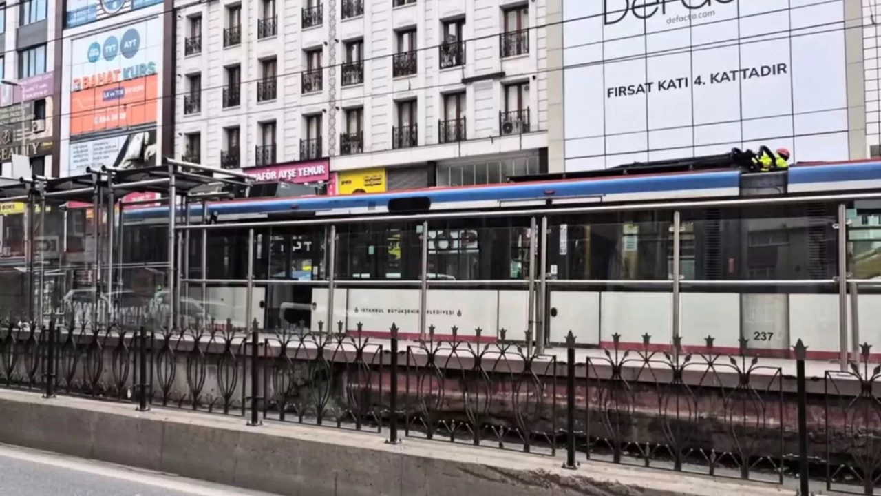 Tramvay durağında taciz iddiası: Şüpheli darbedildi