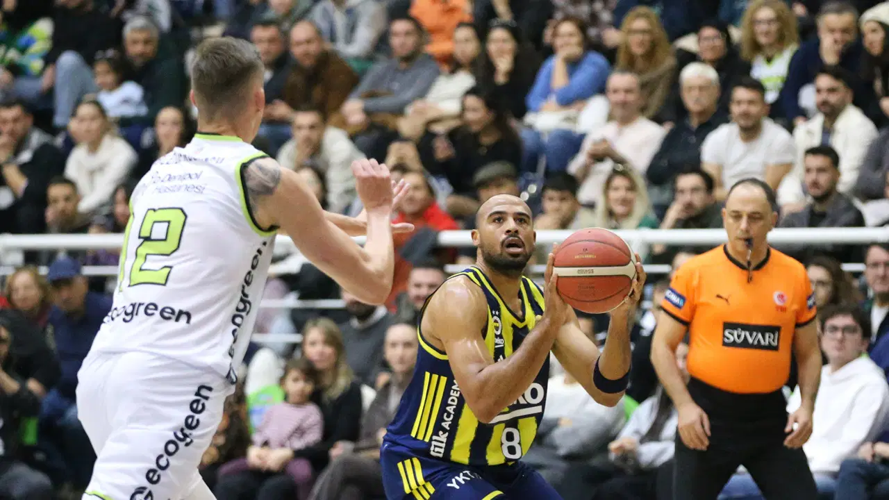 Fenerbahçe Beko'dan Merkezefendi Basket'e 23 sayı fark!