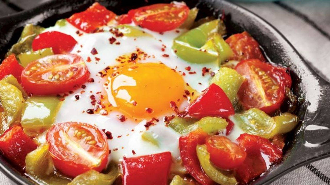 Kahvaltı için pratik tarif: Biberli yumurta 
