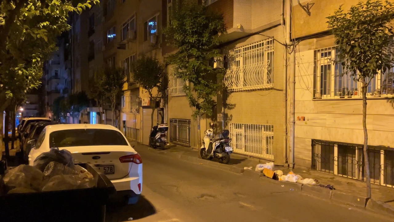 Şişli'de çilingirle eve girdi: Kardeşini ölü buldu!