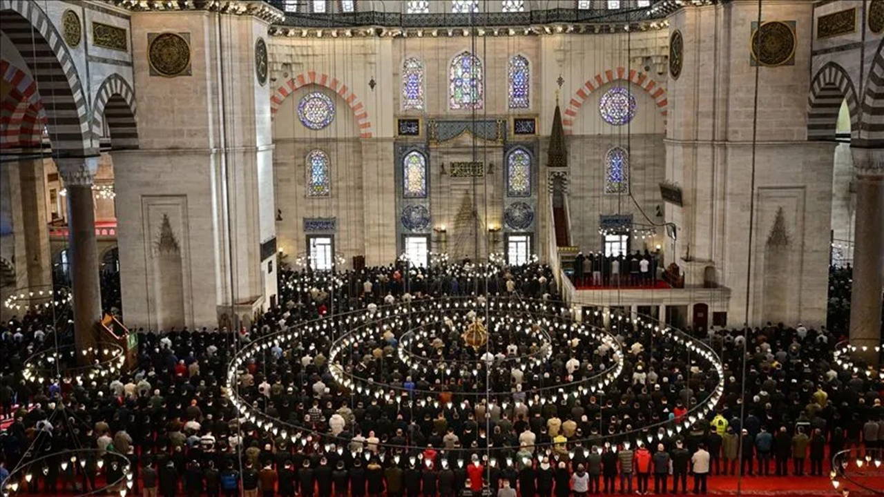 Erişim engelleri doruğa ulaştı, Diyanet'ten 'sosyal medya' hutbesi geldi