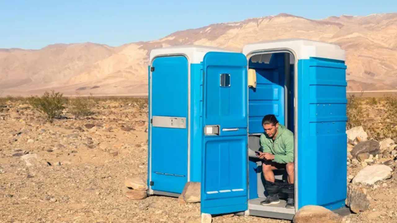 Oturarak idrar yapmak erkekler için daha mı iyi?