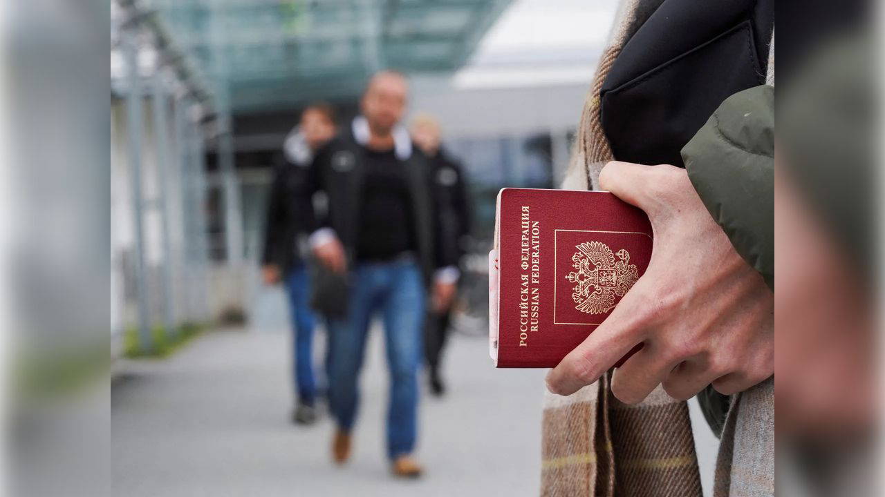 Rus turistler Avrupa'ya akın ediyor: Yaptırımlar kağıt üzerinde mi kaldı?