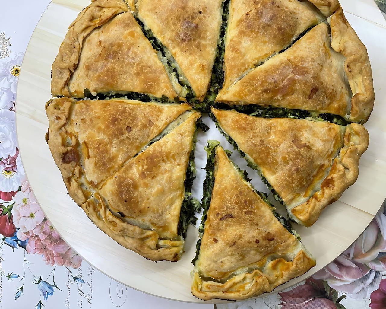 Çay saatlerine çok yakışan geleneksel lezzet: MasterChef pırasalı Arnavut böreği tarifi