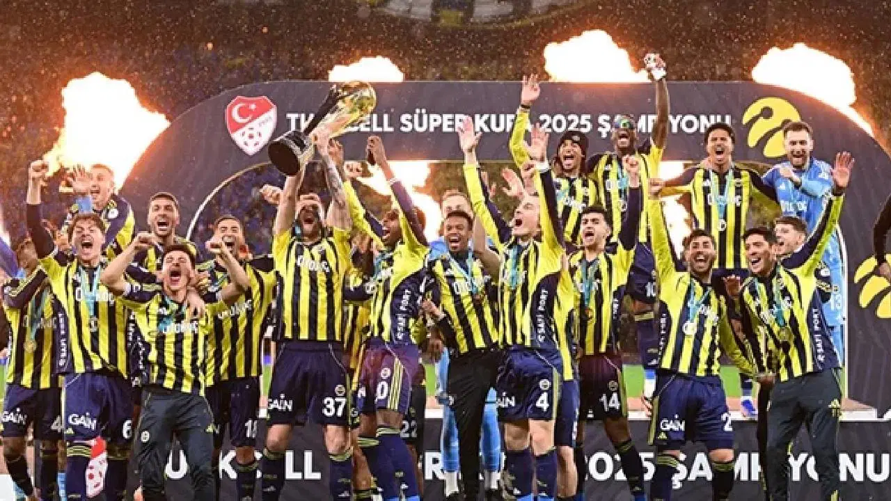 Galatasaray’ı Olimpiyat Stadı’nda 2-0 yenip Süper Kupa’yı kazandı: F. Bahçe fırtınası