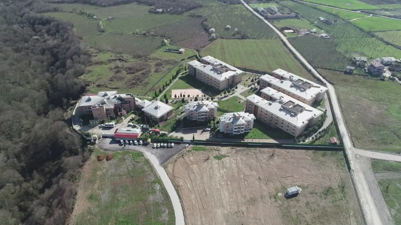 Hendek Kadın Cezaevi'nde yangın: 4 hükümlü hastaneye sevk edildi, koğuşlar tahliye edildi