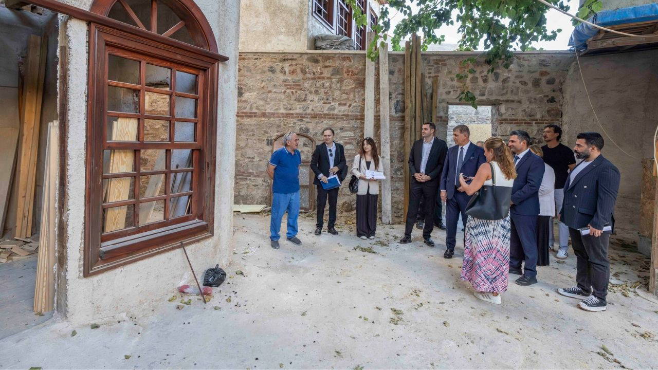 İzmir’in tarihi yapıları gün yüzüne çıkıyor