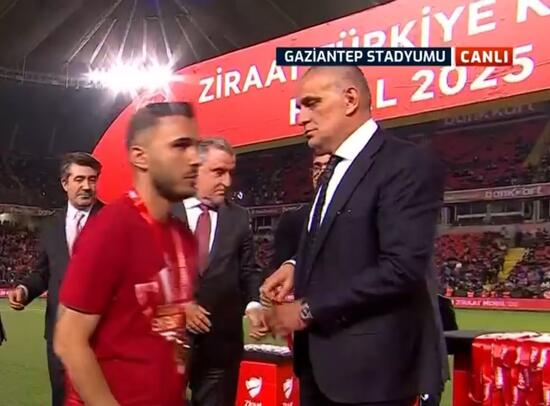 El sıkışma krizi: Galatasaray'dan TFF'ye tepki - Resim : 1