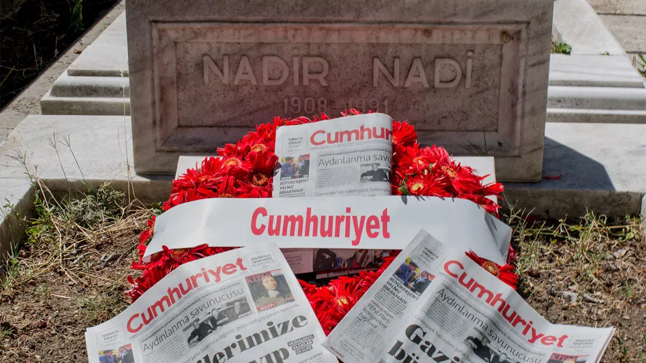 Nadir Nadi mezarı başında anıldı: 'Ödünsüz Atatürkçü'