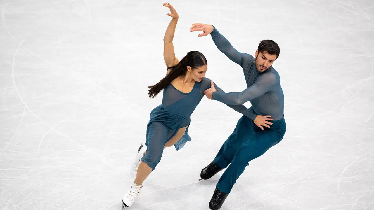 Artistik buz pateninde altın madalya Fournier Beaudry-Guillaume Cizeron ikilisinin!