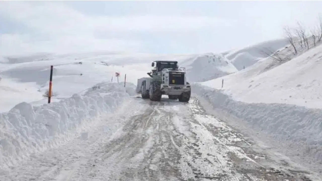Van, Bitlis ve Hakkari'de 76 yerleşim yerine ulaşım sağlanamıyor