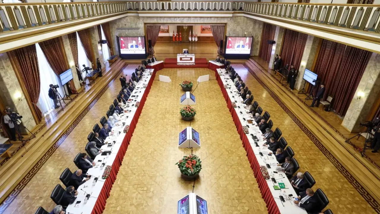 Milli Dayanışma Kardeşlik ve Demokrasi Komisyonu yarın toplanacak... İmralı'ya giden heyetin komisyona bilgi vermesi bekleniyor