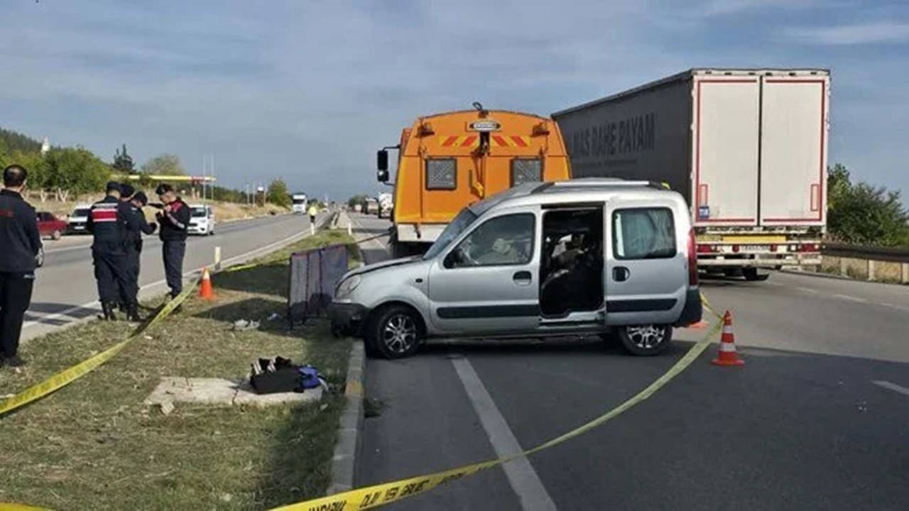 Amasya'da kamyon ile hafif ticari araç çarpıştı: 4 kişi hayatını kaybetti