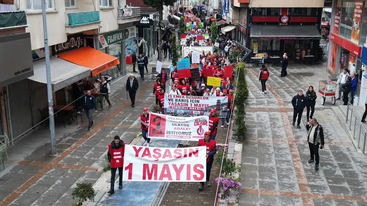 Rize'de '1 Mayıs' kutlamalarında emekliler isyan etti: 'Artık yeter geçinemiyoruz'