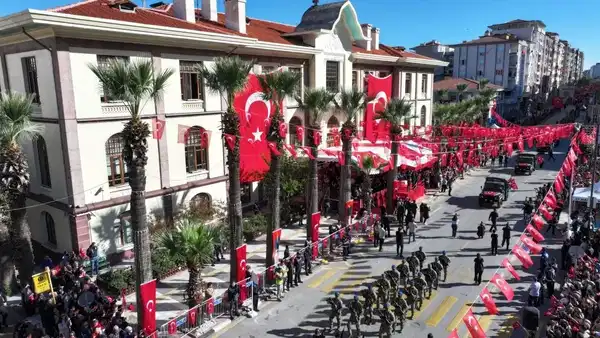 Manisa’da Cumhuriyet coşkusuna yağmur engeli