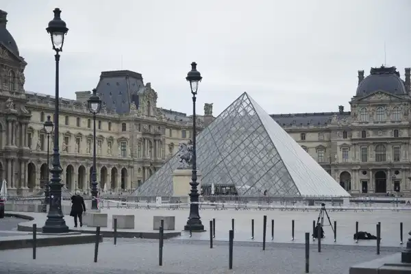 Dünyaca ünlü Louvre Müzesi kapanabilir