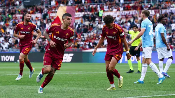 İtalyan derbisinde Roma, Lazio'yu 2 golle devirdi