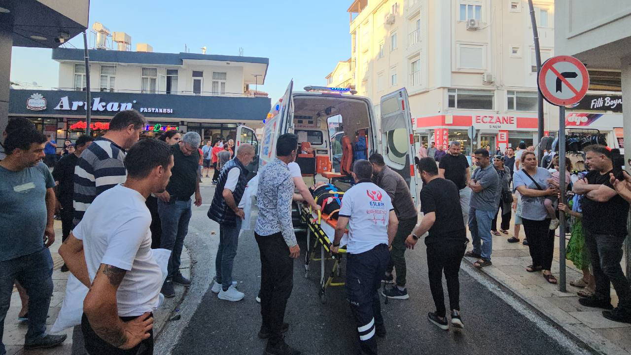 Motosikletle servis minibüsü çarpıştı: Ölü ve yaralı var!