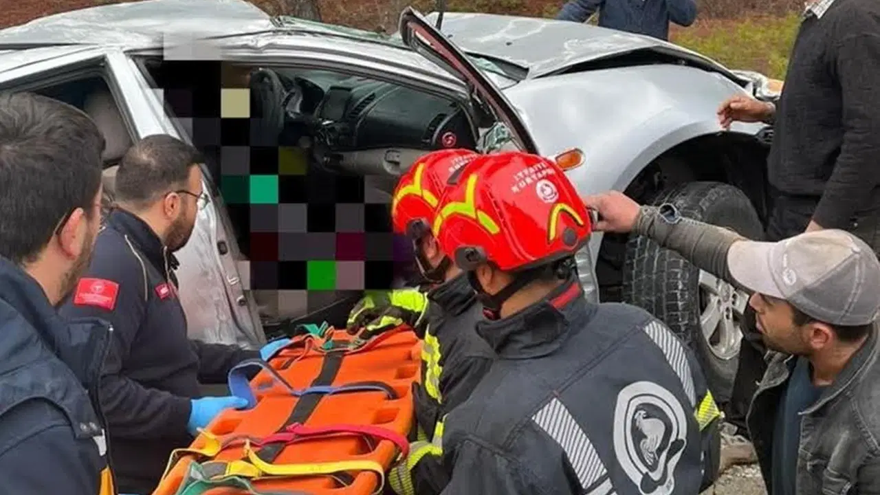 Yoldan çıkan araç ağaca çarptı: 1 ölü, 1 yaralı