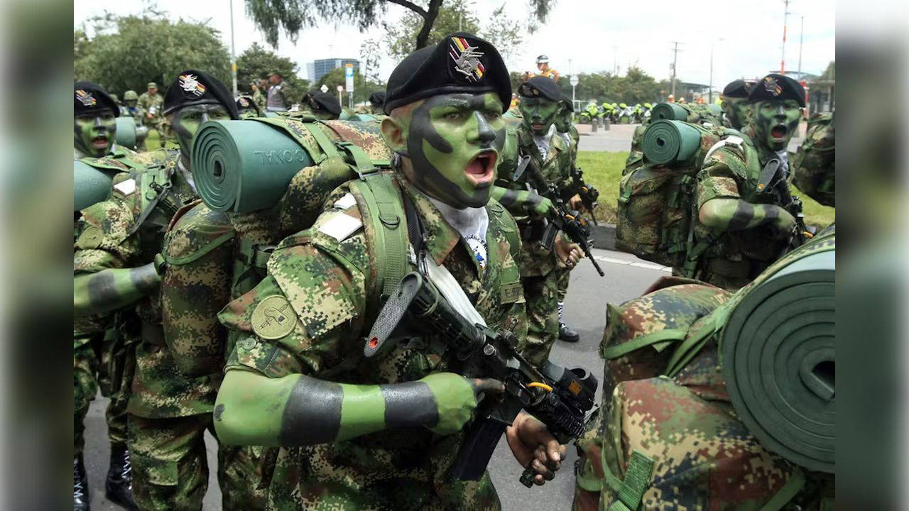Kolombiya’da 45 asker sivil kalabalık tarafından alıkonuldu