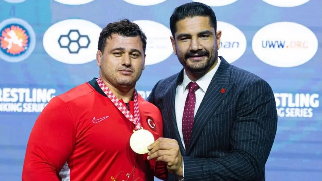 Aldığı cezayı CAS iptal etmişti: Rıza Kayaalp mindere altın madalya ile döndü!