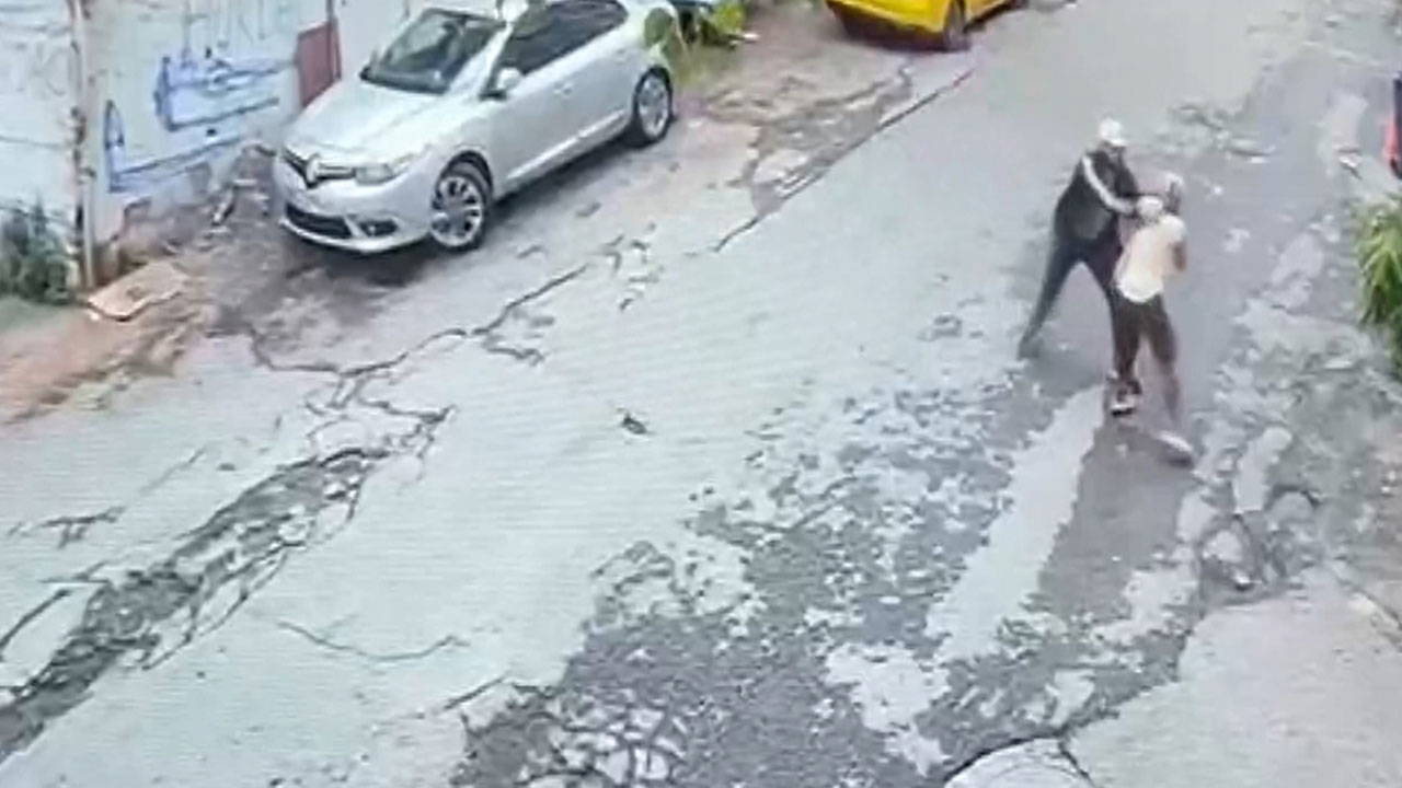 Beyoğlu'nda hastaneye giden kadını gasbetti!