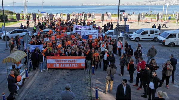 Kadına şiddete karşı “turuncu” yürüyüş