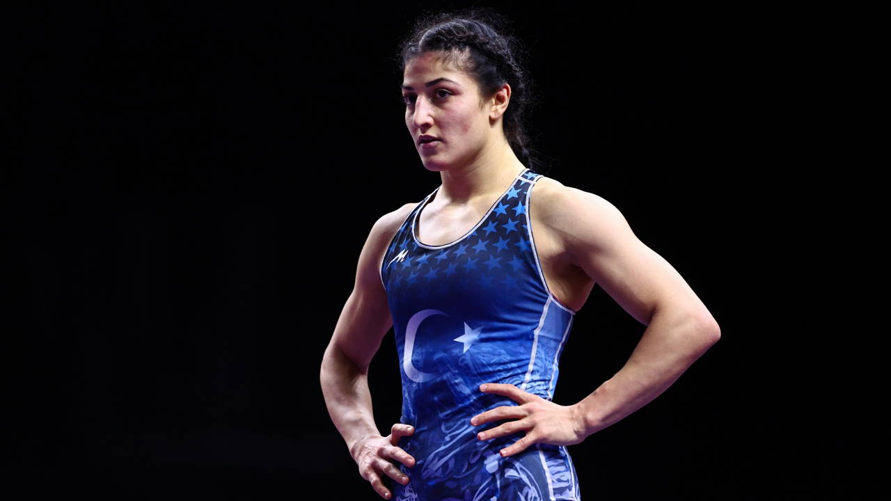 Milli güreşçi Elvira Süleyman Kamaloğlu'ndan gümüş madalya!