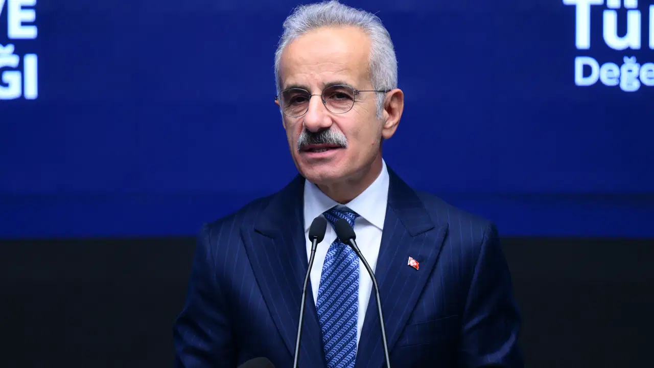 Bakan Uraloğlu'ndan yeni 'Hürmüz Boğazı' açıklaması: 'Türk bayraklı gemiler için güvenlik seviyesi en üst düzeyde'