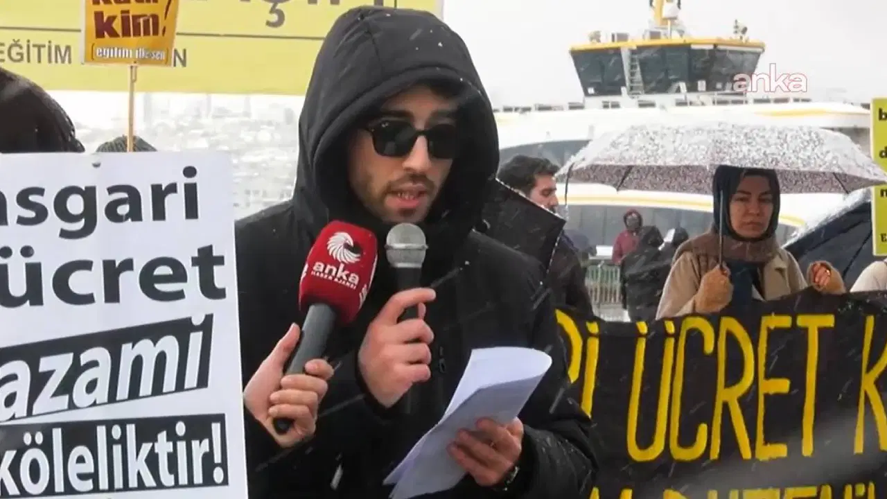 İstanbul'da kar altında asgari ücret protestosu
