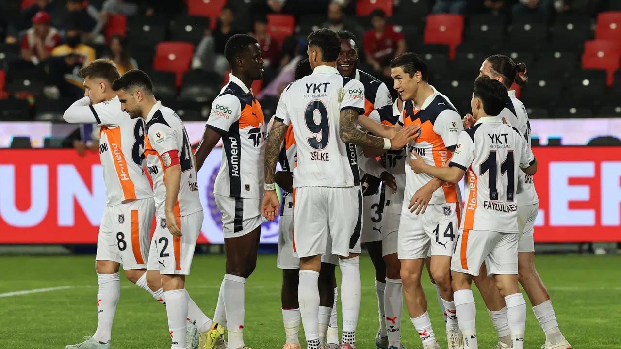 Başakşehir, Gaziantep FK'yi 2 golle devirdi
