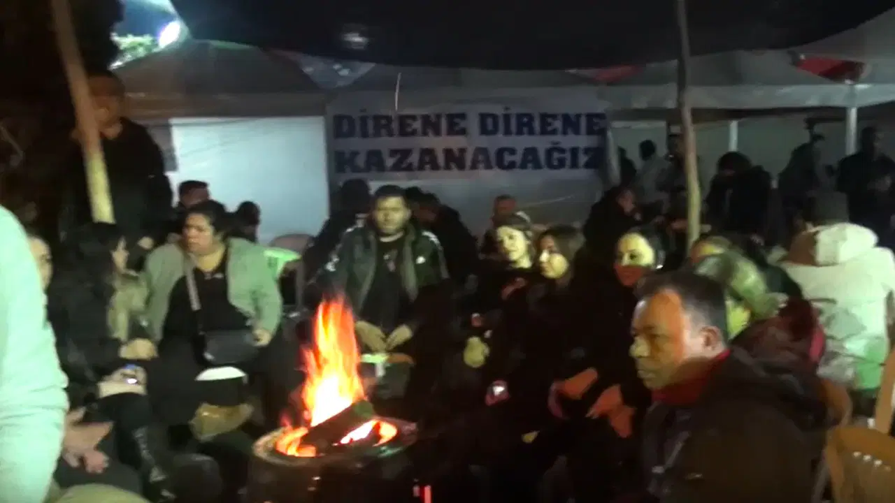 Soma Termik Santrali'nde ücretsiz izne çıkarılan 87 işçi eylemlerine devam ediyor