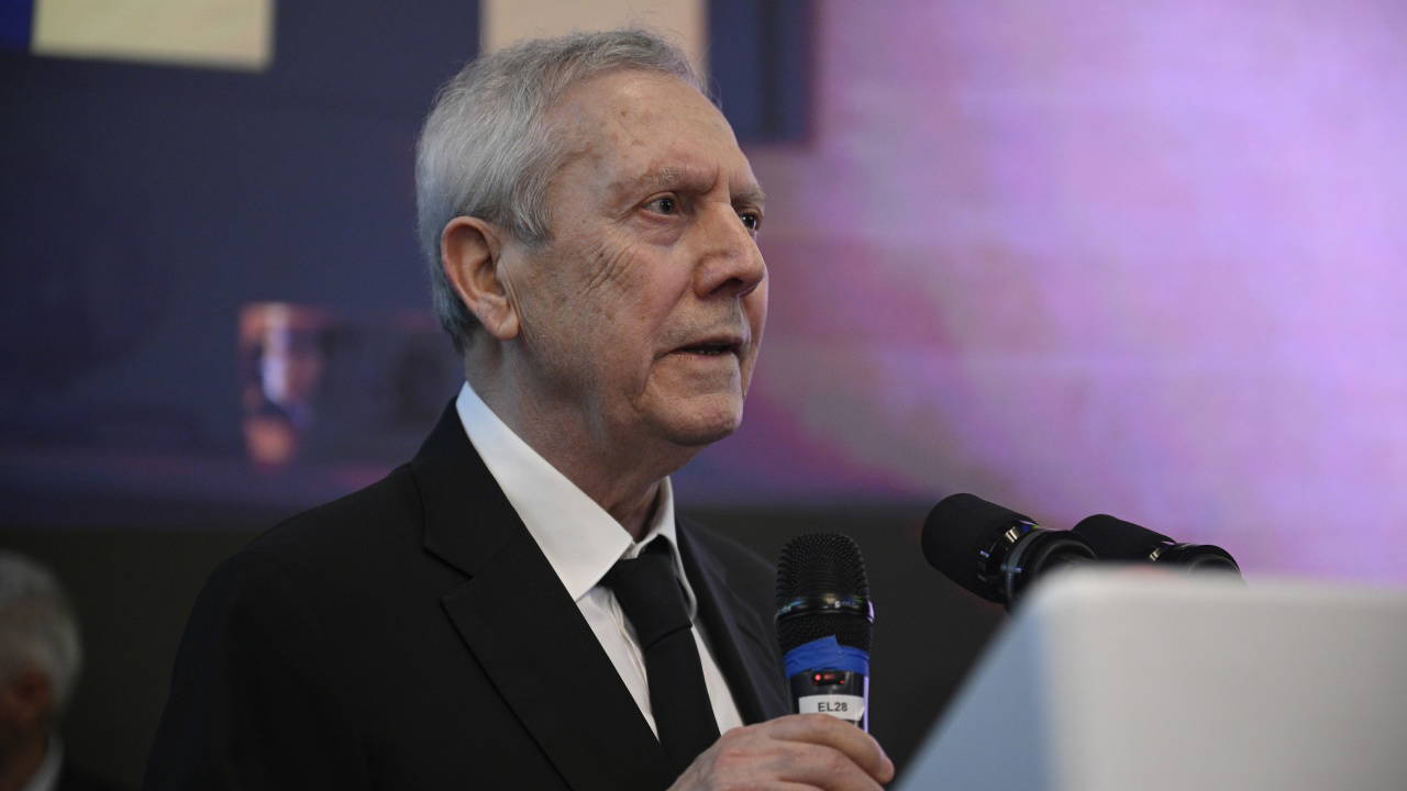 Aziz Yıldırım'dan Hakan Safi'ye transfer yanıtı: 'Oyuncular kulüple imzalamak zorunda'