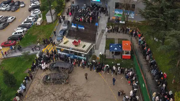 Uludağ'da 'teleferik' kuyruğu: 'Yurt dışından bunun için geldim'