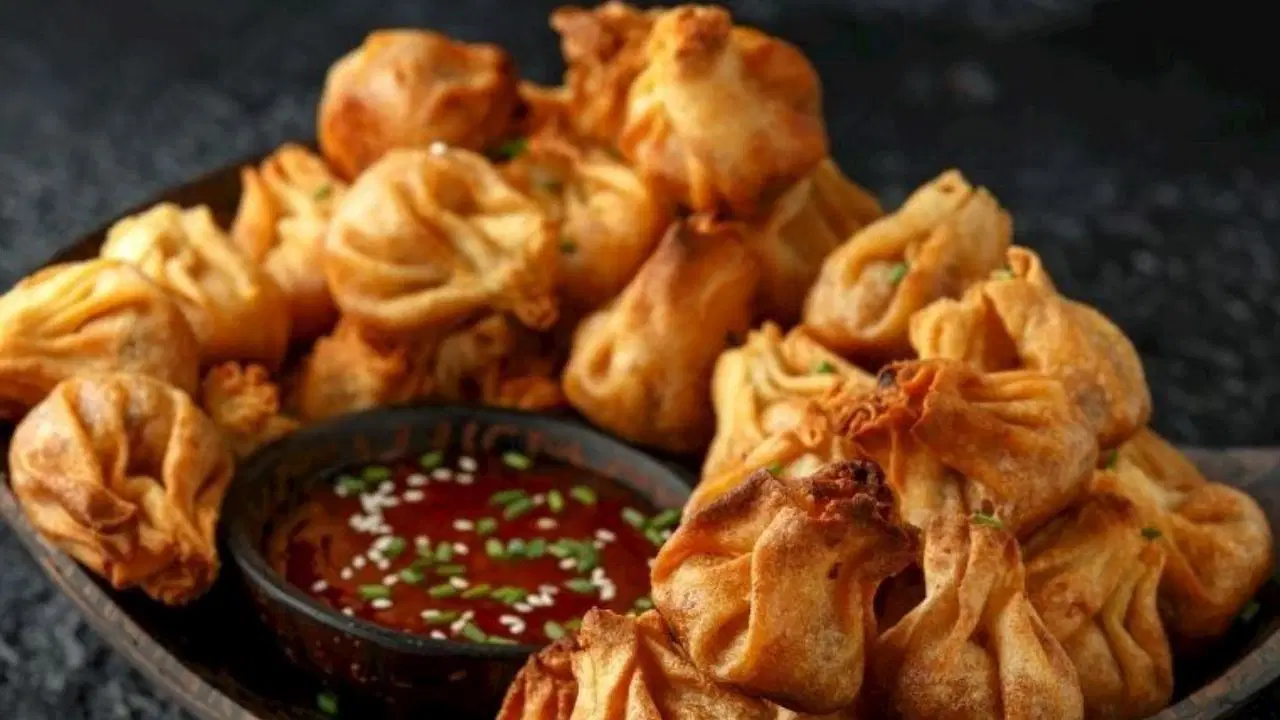 Tatlı ekşi sosla mükemmel uyum: Kızarmış wonton yapımı