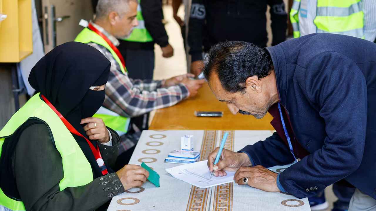 Filistin'de seçimler yine ertelendi: Sandık 2027'ye kaldı