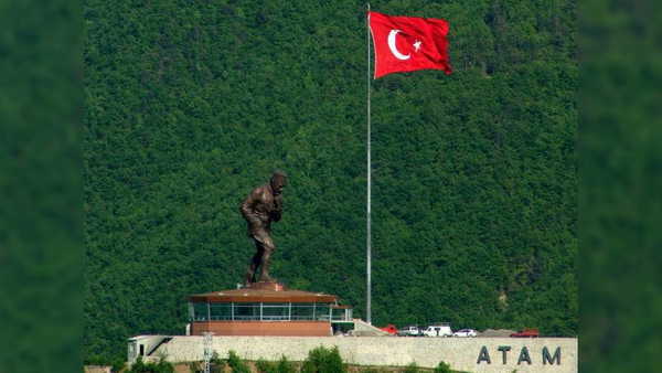 Dünyanın en büyük Atatürk heykeli Artvin’de