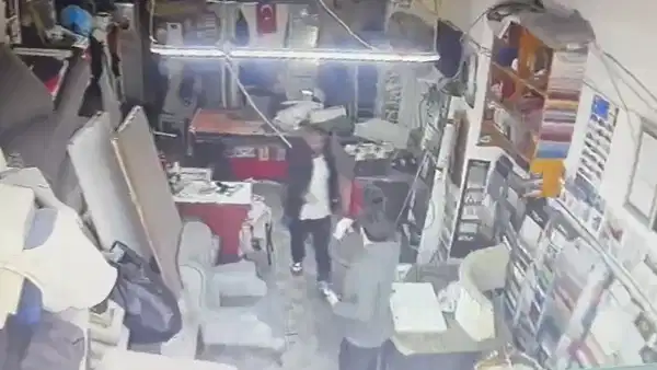 Yemek borcunu isteyen komşusunu silahla tehdit etti: 'Hepinizi vuracağım'