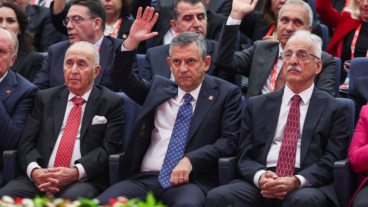 Yeniden genel başkan seçilen Özgür Özel: Bugün verdiğiniz güç, yarın kurulacak adaletli ve demokratik düzenin emanetidir