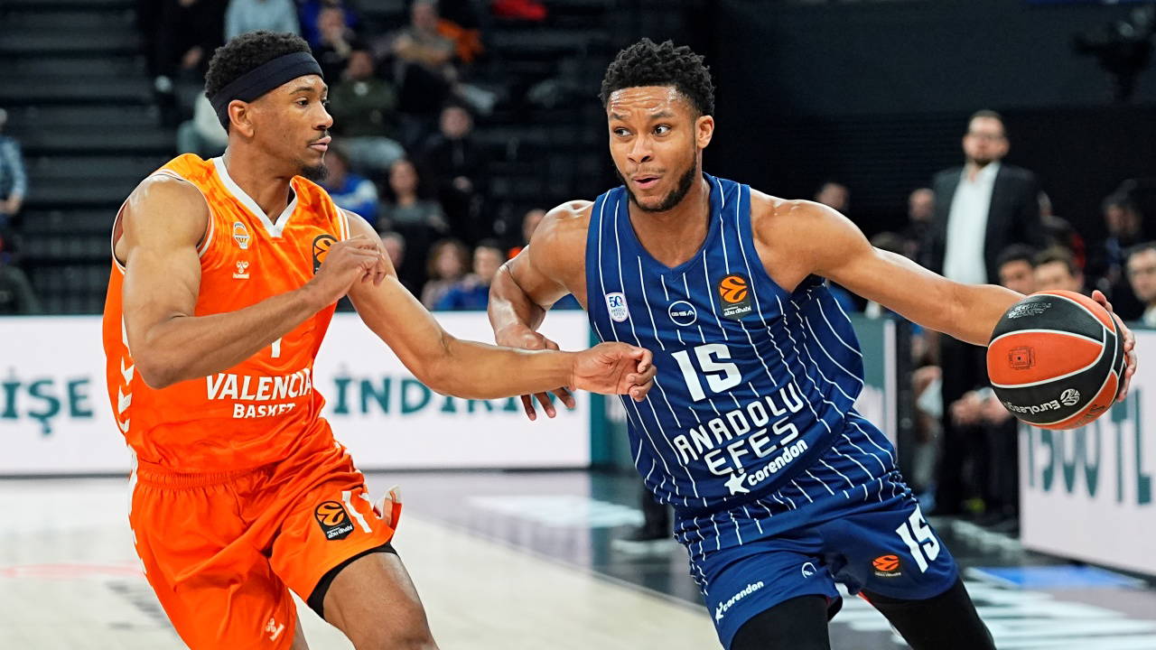 Anadolu Efes EuroLeague'deki 9 maçlık kötü serisini sona erdirdi!