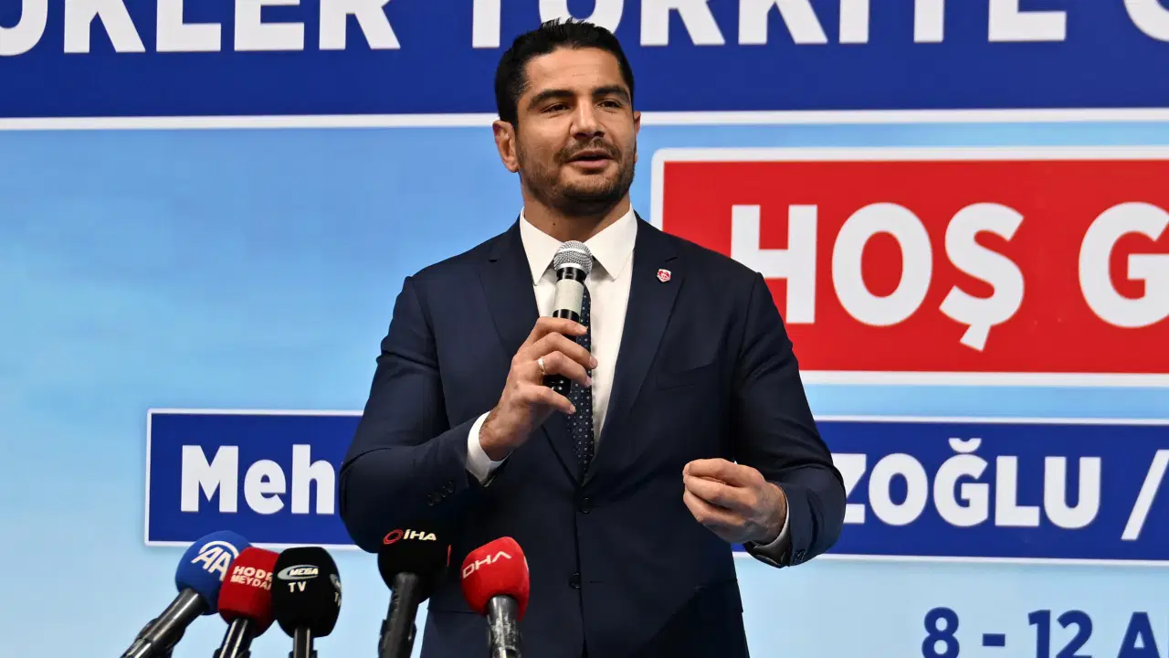 Taha Akgül'den kadın güreşine övgü!
