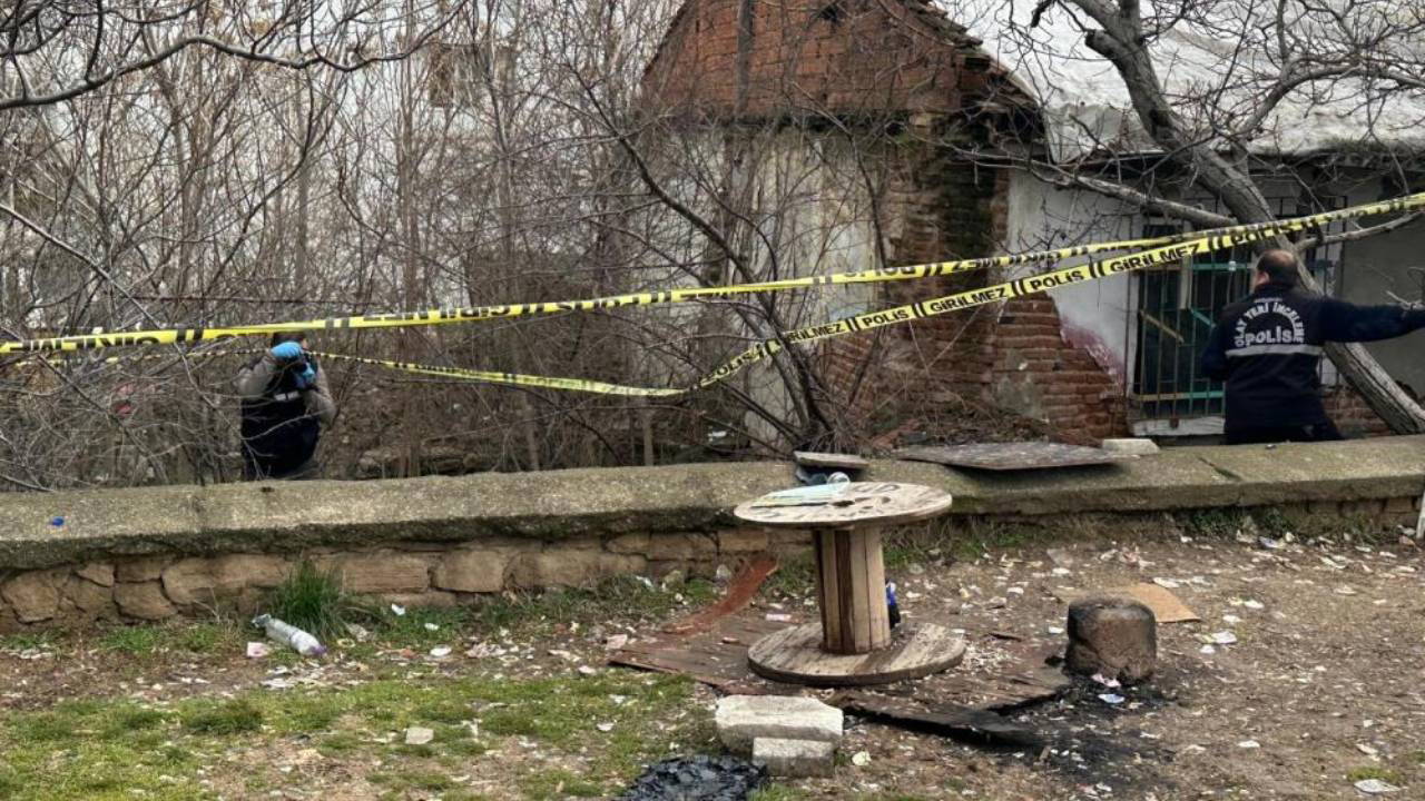 Uşak'ta parkta erkek cesedi bulundu