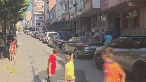 Küçükçekmece'de evde deodorant kutusu patladı: 2'si çocuk 3 yaralı
