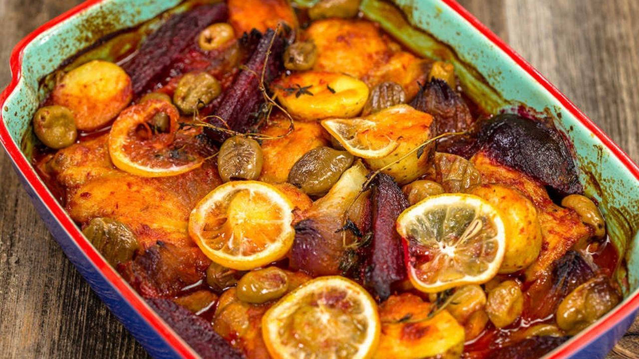 Fırından çıkan pratik lezzet: Tavuklu sebzeli güveç tarifi